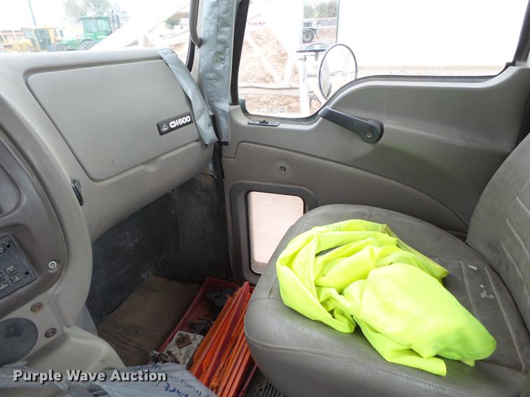 image for item EI9682 2007 Mack CH613 semi truck