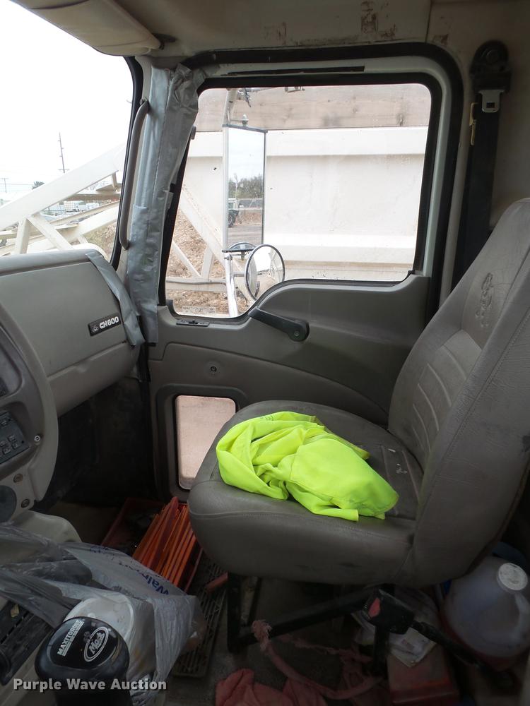 image for item EI9682 2007 Mack CH613 semi truck