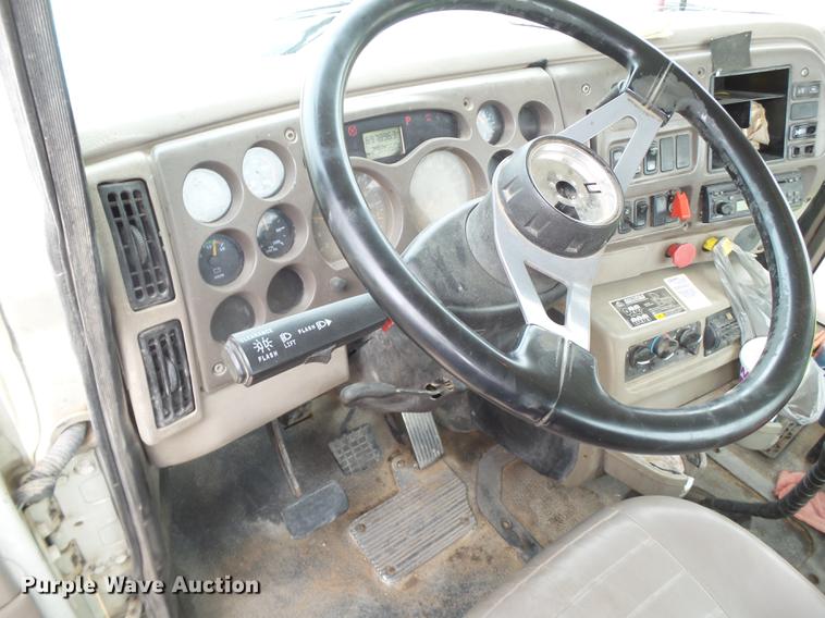 image for item EI9682 2007 Mack CH613 semi truck