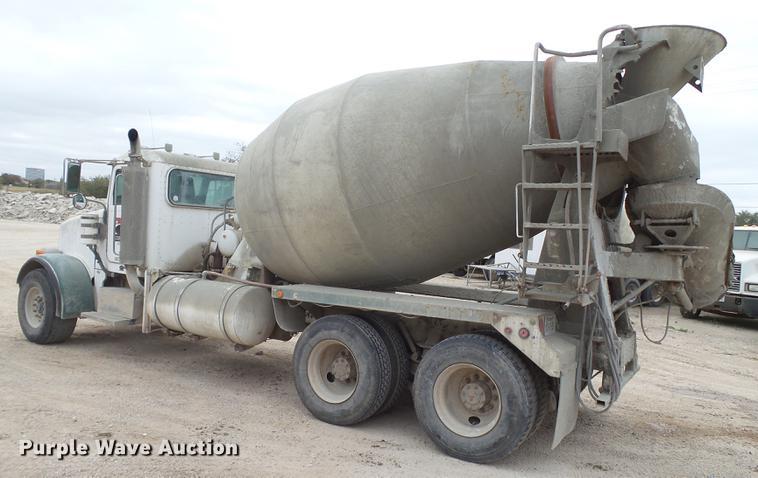 image for item EI9683 2007 Peterbilt 357 ready mix truck