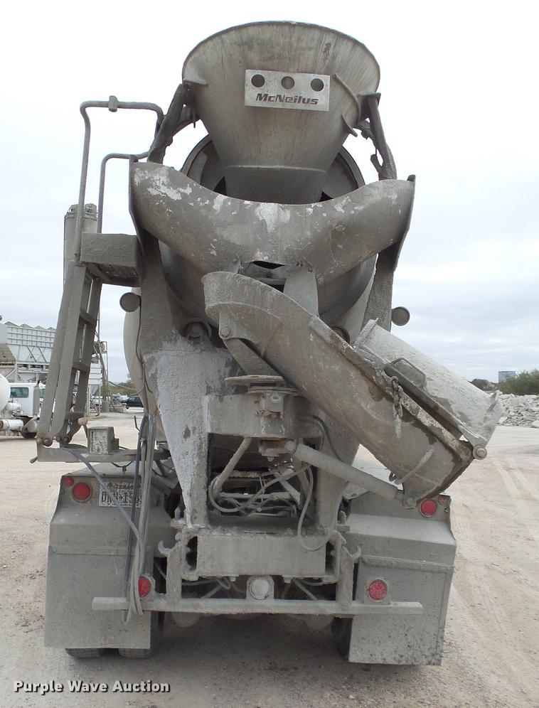 image for item EI9683 2007 Peterbilt 357 ready mix truck