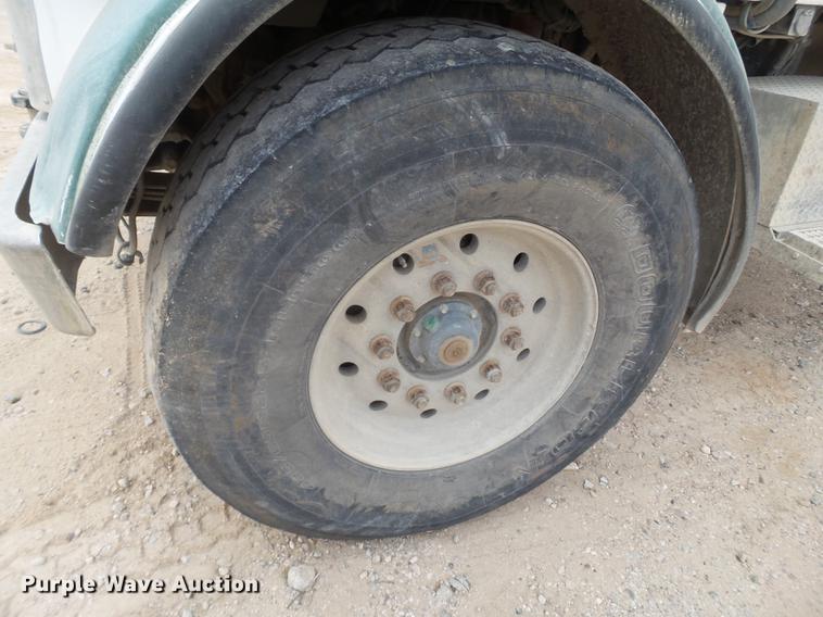 image for item EI9683 2007 Peterbilt 357 ready mix truck