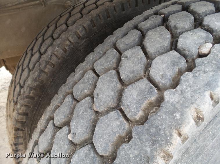 image for item EI9683 2007 Peterbilt 357 ready mix truck