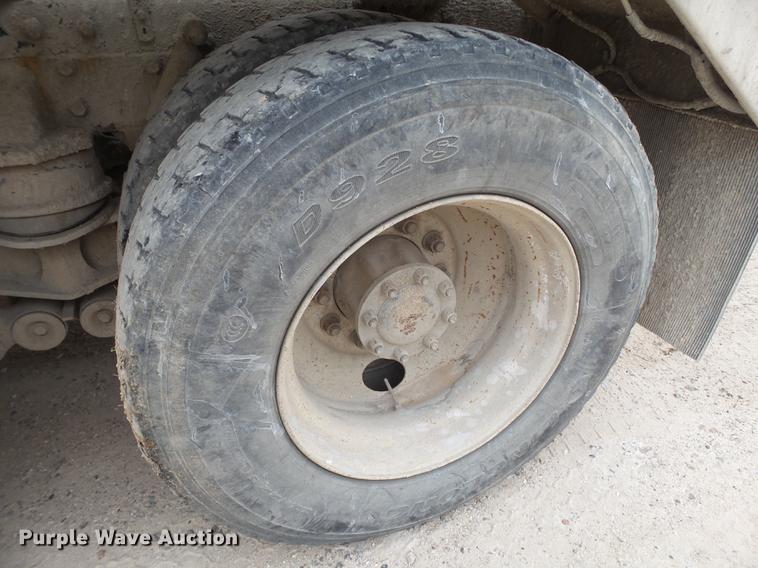 image for item EI9683 2007 Peterbilt 357 ready mix truck