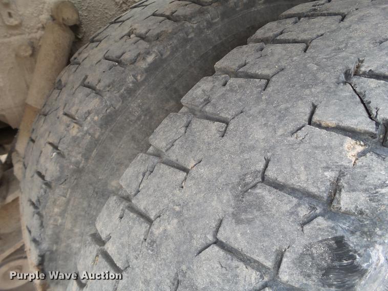 image for item EI9683 2007 Peterbilt 357 ready mix truck