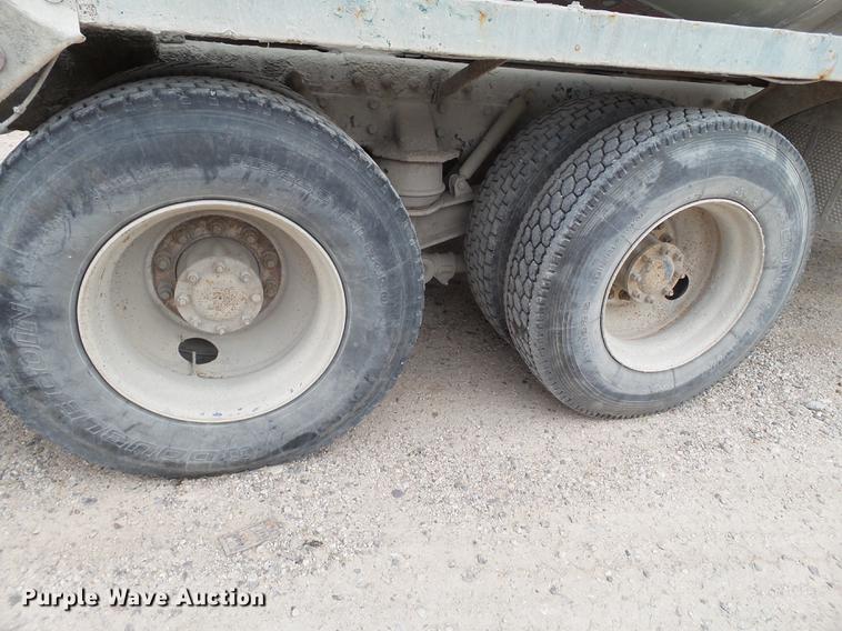 image for item EI9683 2007 Peterbilt 357 ready mix truck