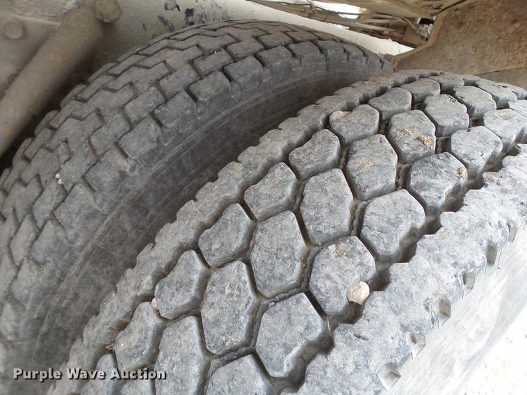 image for item EI9683 2007 Peterbilt 357 ready mix truck