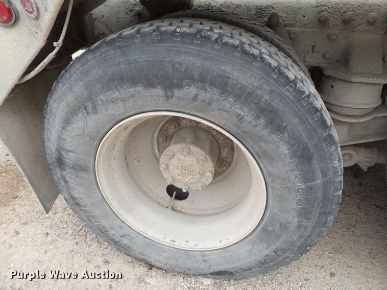 image for item EI9683 2007 Peterbilt 357 ready mix truck