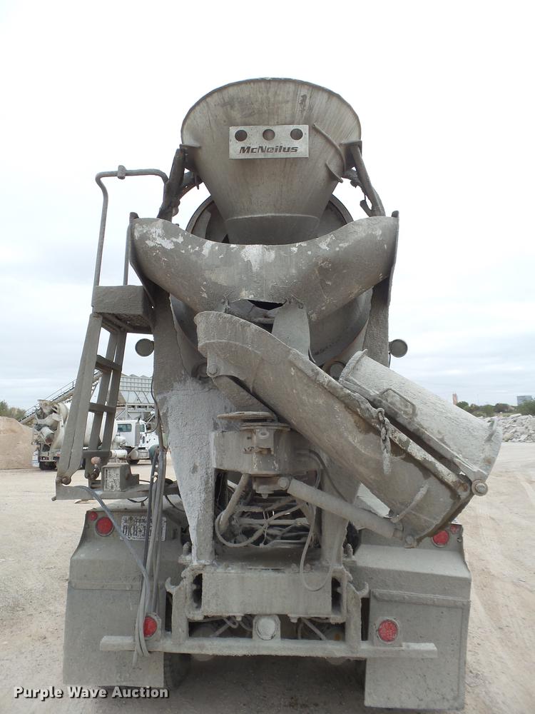 image for item EI9683 2007 Peterbilt 357 ready mix truck