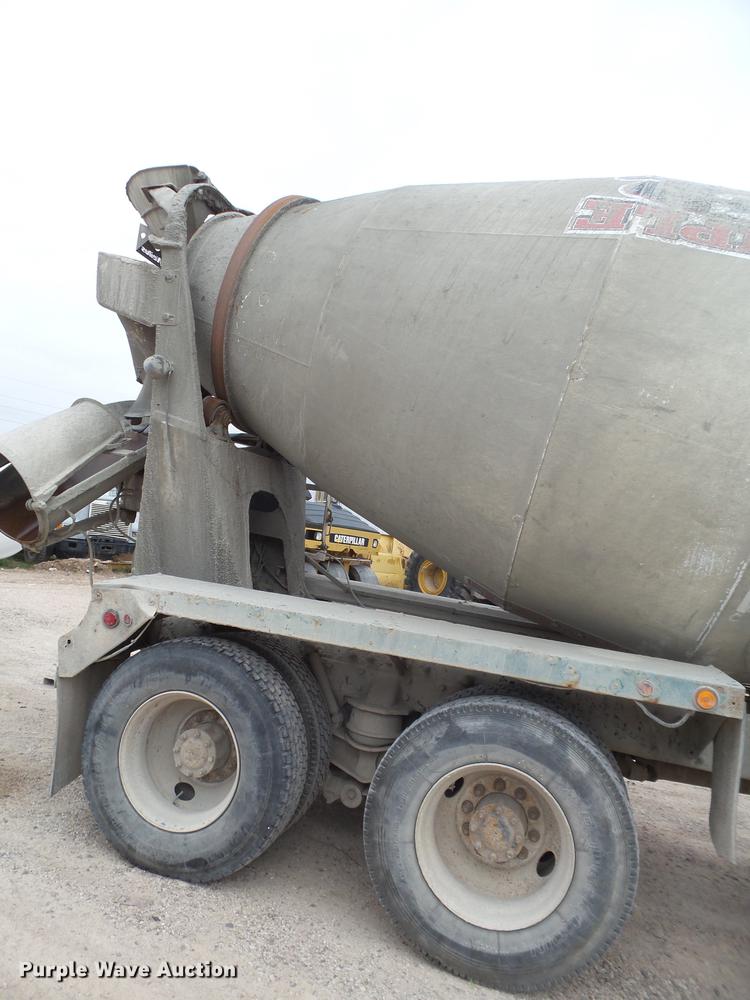 image for item EI9683 2007 Peterbilt 357 ready mix truck