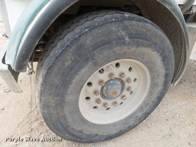 image for item EI9683 2007 Peterbilt 357 ready mix truck