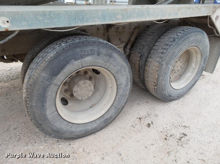 image for item EI9683 2007 Peterbilt 357 ready mix truck