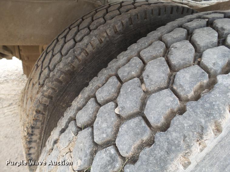 image for item EI9683 2007 Peterbilt 357 ready mix truck