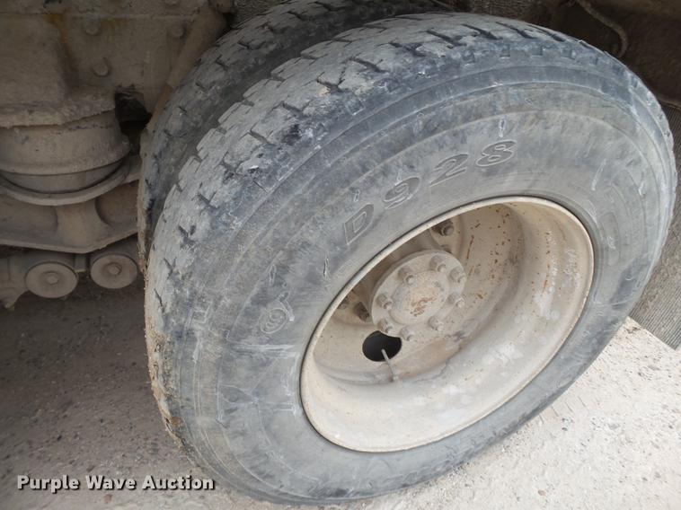 image for item EI9683 2007 Peterbilt 357 ready mix truck