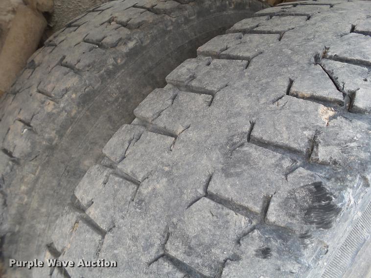 image for item EI9683 2007 Peterbilt 357 ready mix truck