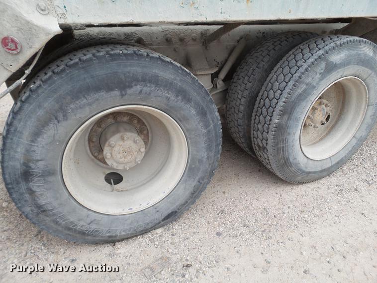 image for item EI9683 2007 Peterbilt 357 ready mix truck