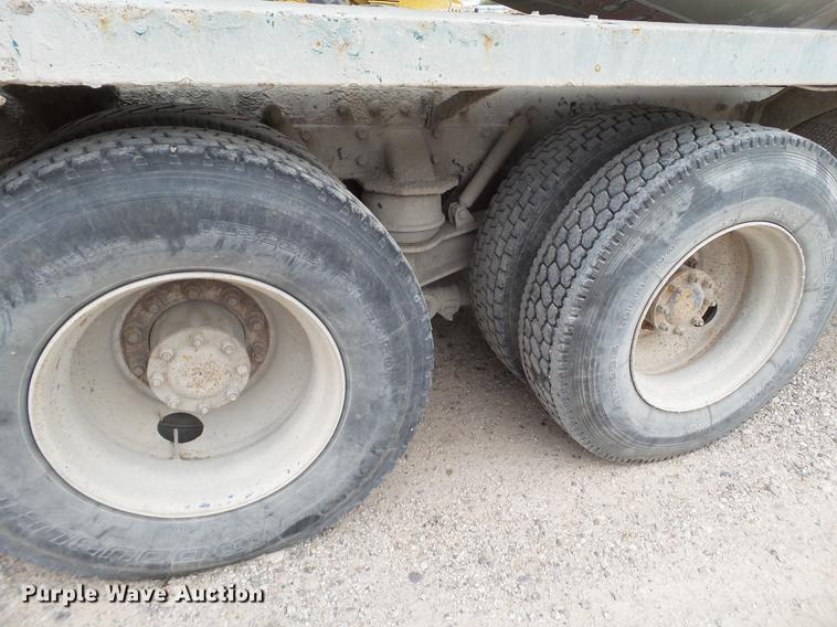 image for item EI9683 2007 Peterbilt 357 ready mix truck
