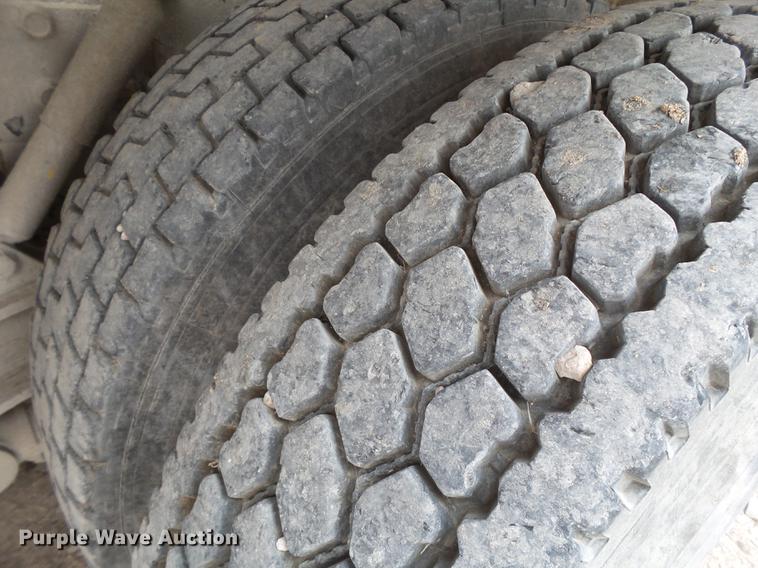 image for item EI9683 2007 Peterbilt 357 ready mix truck