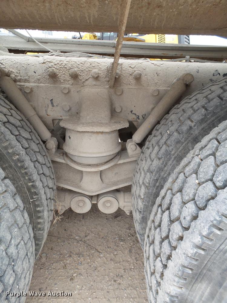 image for item EI9683 2007 Peterbilt 357 ready mix truck