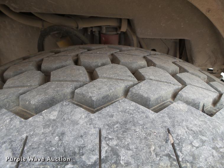 image for item EI9683 2007 Peterbilt 357 ready mix truck