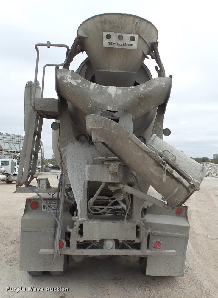 image for item EI9683 2007 Peterbilt 357 ready mix truck