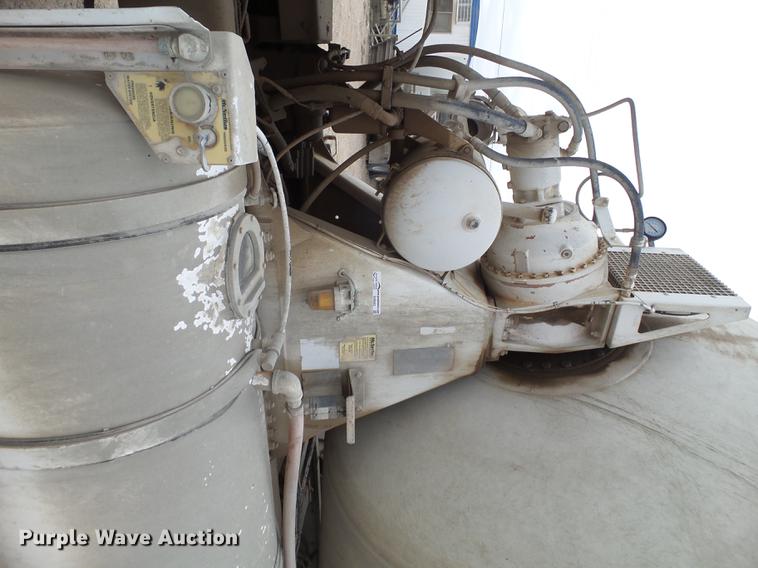 image for item EI9683 2007 Peterbilt 357 ready mix truck