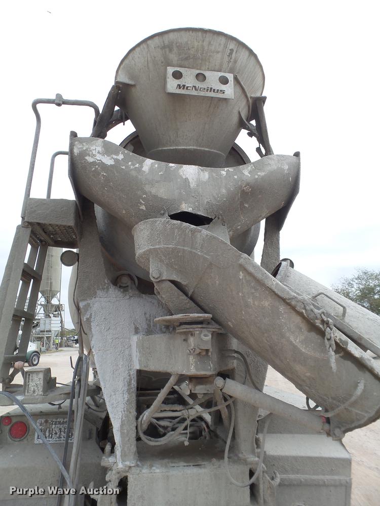 image for item EI9683 2007 Peterbilt 357 ready mix truck