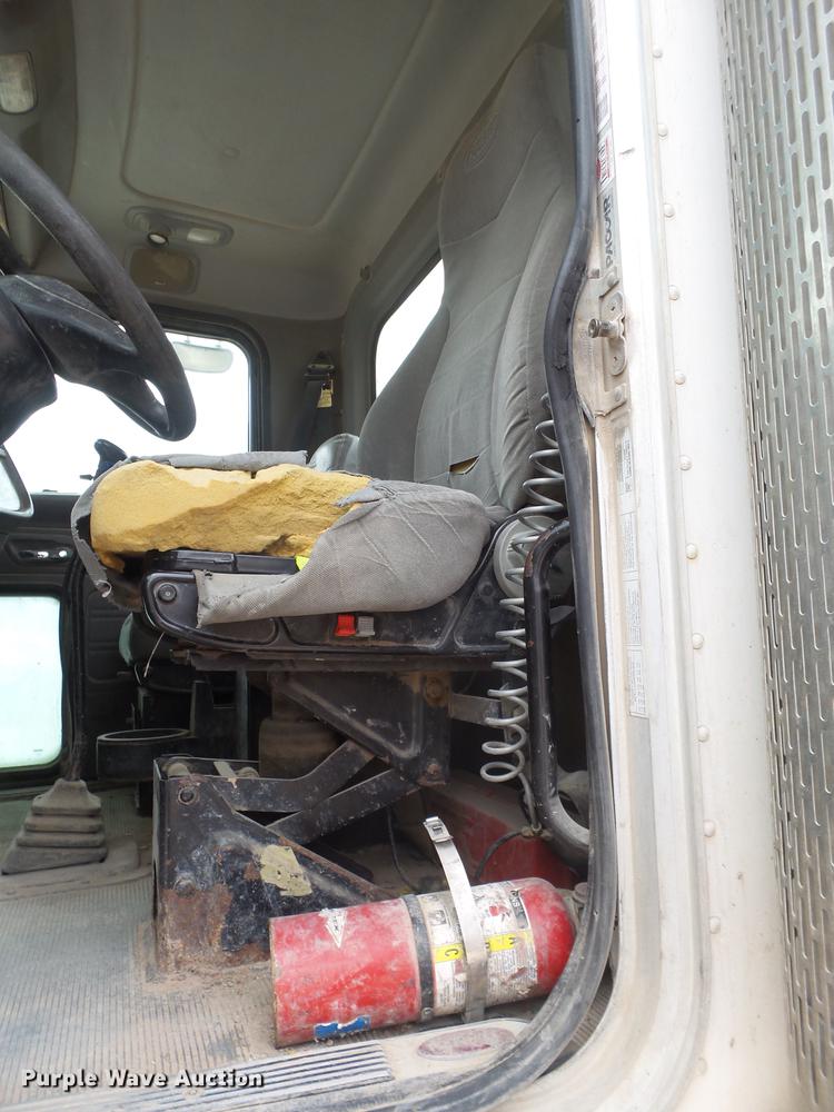 image for item EI9683 2007 Peterbilt 357 ready mix truck