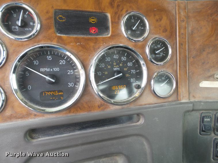 image for item EI9683 2007 Peterbilt 357 ready mix truck