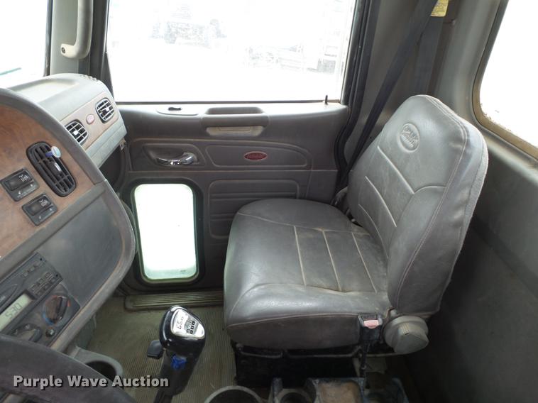 image for item EI9683 2007 Peterbilt 357 ready mix truck