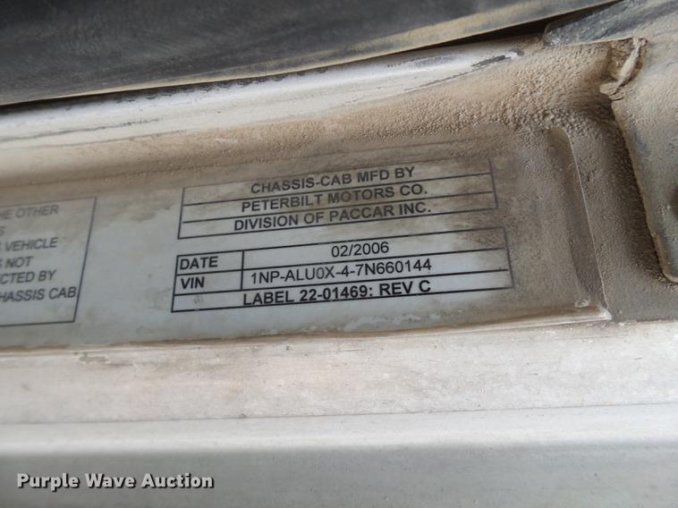 image for item EI9683 2007 Peterbilt 357 ready mix truck