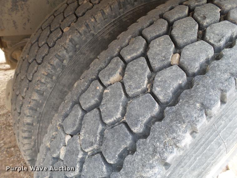 image for item EI9684 2007 Peterbilt 357 ready mix truck