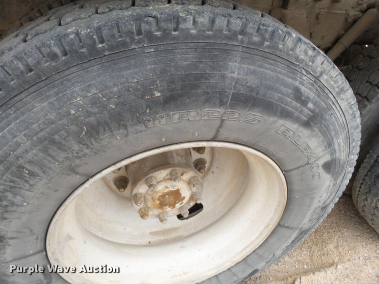 image for item EI9684 2007 Peterbilt 357 ready mix truck