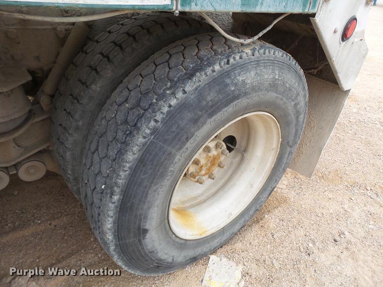 image for item EI9684 2007 Peterbilt 357 ready mix truck