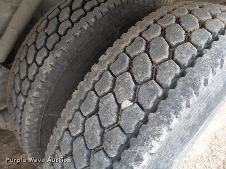 image for item EI9684 2007 Peterbilt 357 ready mix truck