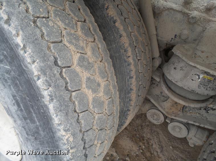 image for item EI9684 2007 Peterbilt 357 ready mix truck