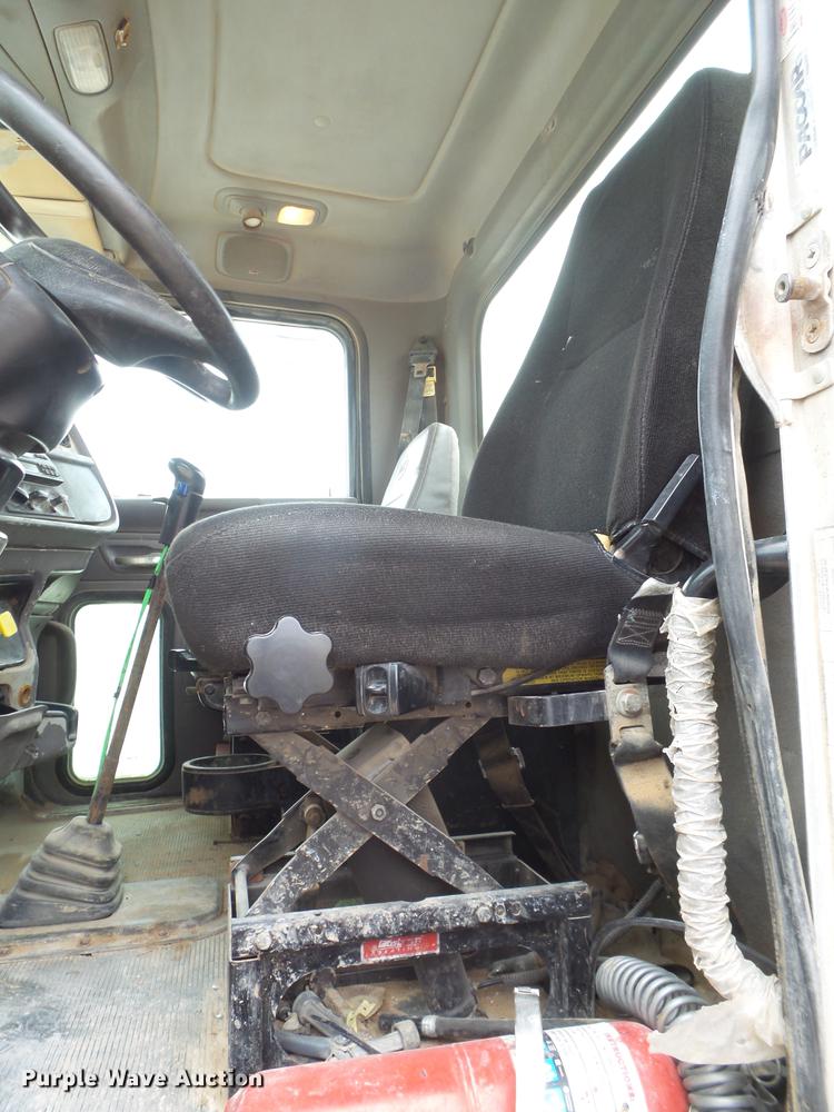 image for item EI9684 2007 Peterbilt 357 ready mix truck