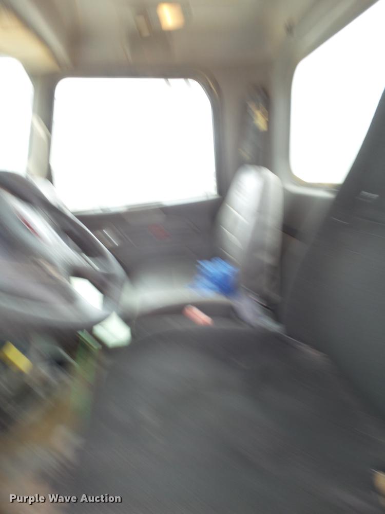 image for item EI9684 2007 Peterbilt 357 ready mix truck