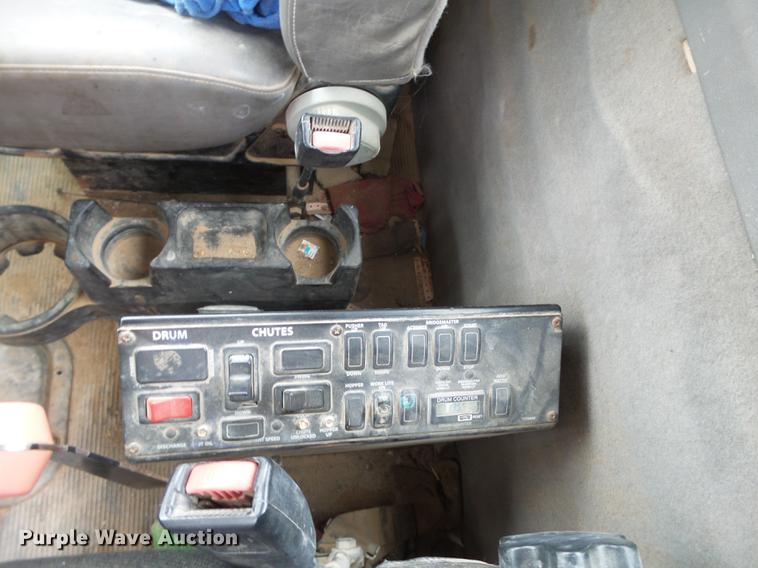 image for item EI9684 2007 Peterbilt 357 ready mix truck