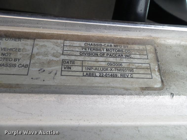 image for item EI9684 2007 Peterbilt 357 ready mix truck