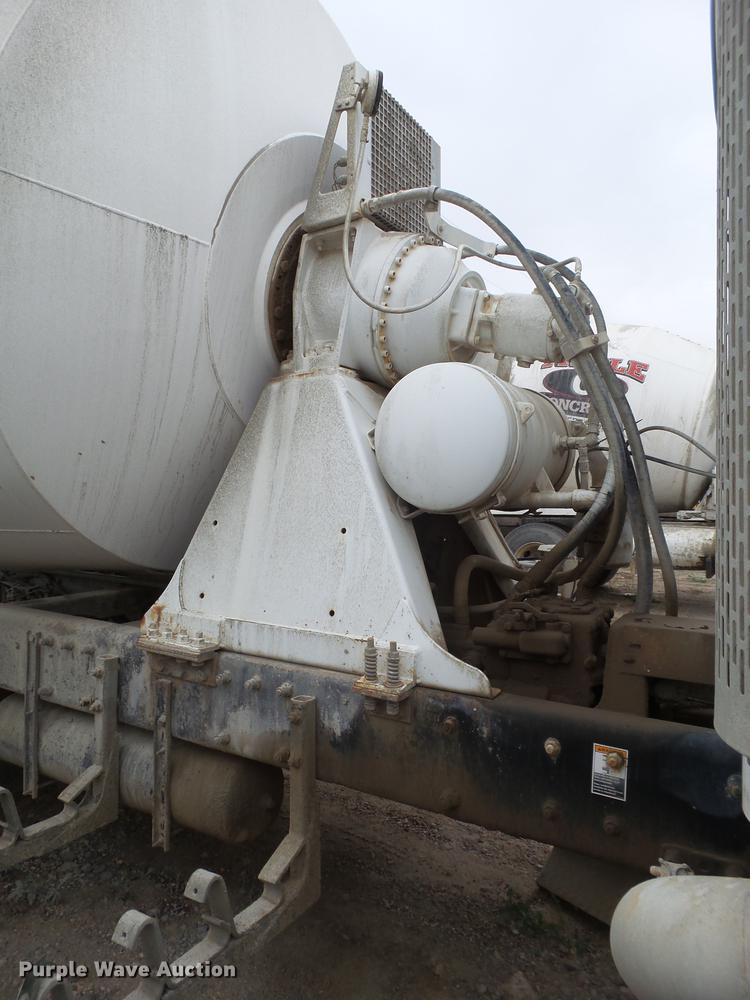 image for item EI9685 2007 Peterbilt 357 ready mix truck