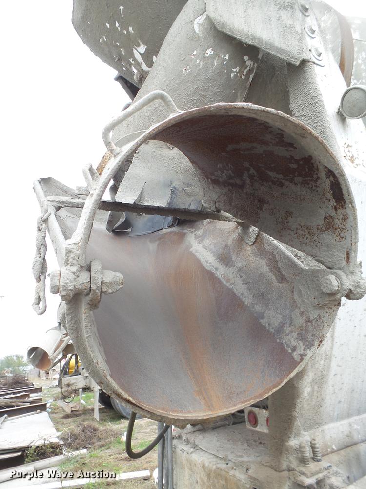 image for item EI9685 2007 Peterbilt 357 ready mix truck