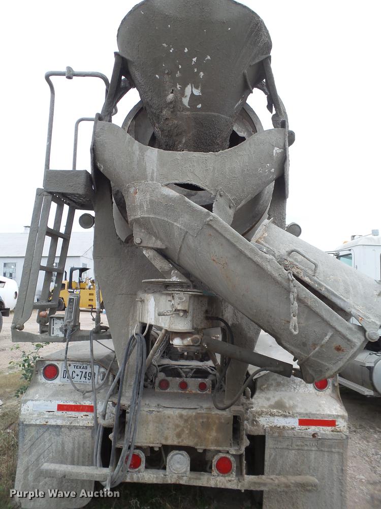 image for item EI9685 2007 Peterbilt 357 ready mix truck