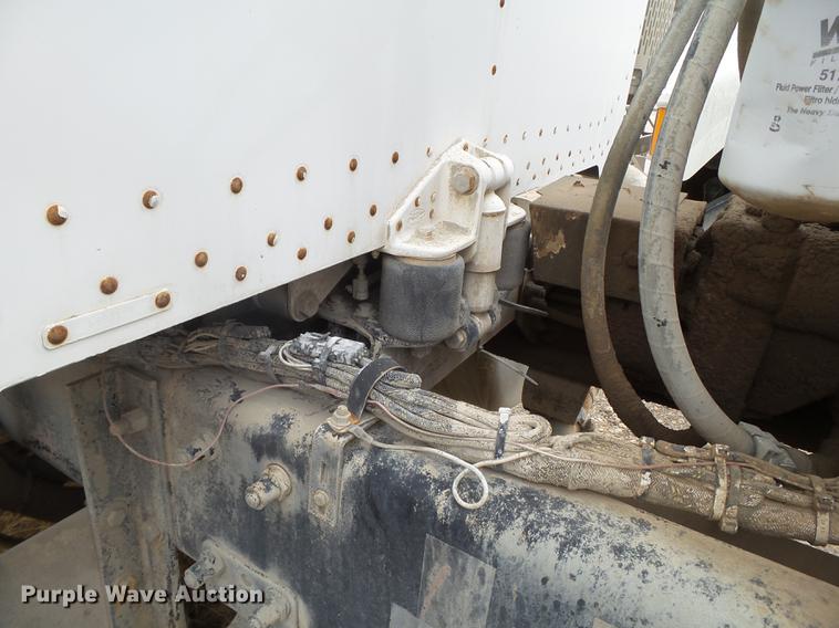 image for item EI9685 2007 Peterbilt 357 ready mix truck