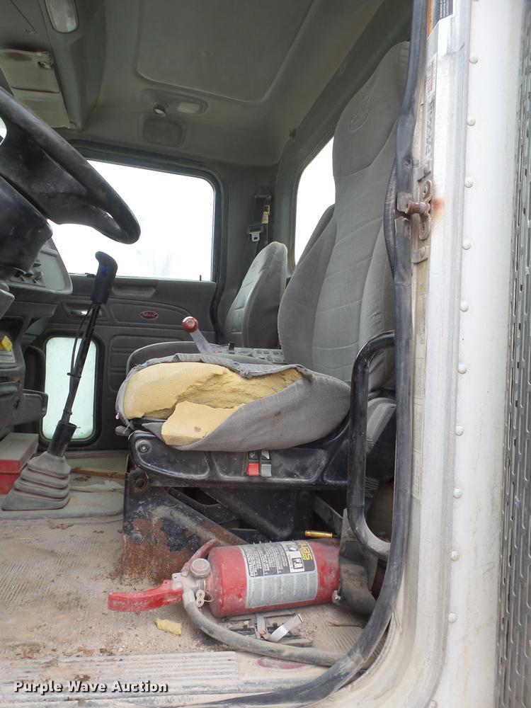 image for item EI9685 2007 Peterbilt 357 ready mix truck