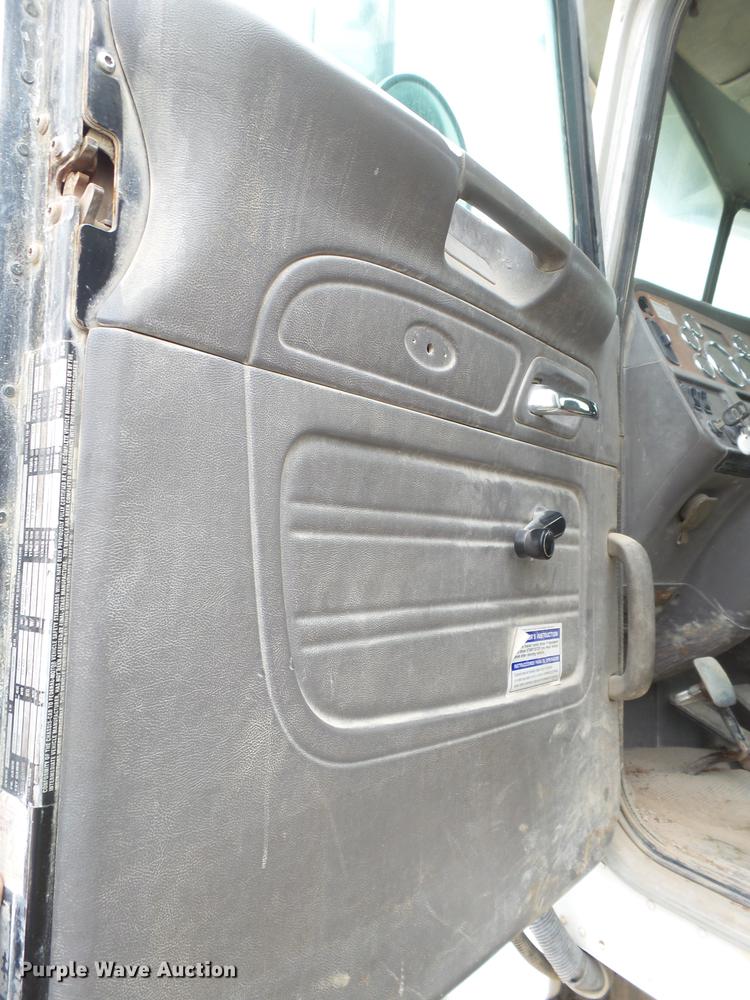 image for item EI9685 2007 Peterbilt 357 ready mix truck