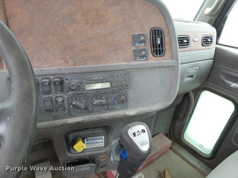 image for item EI9685 2007 Peterbilt 357 ready mix truck