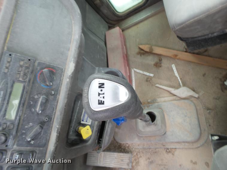 image for item EI9685 2007 Peterbilt 357 ready mix truck