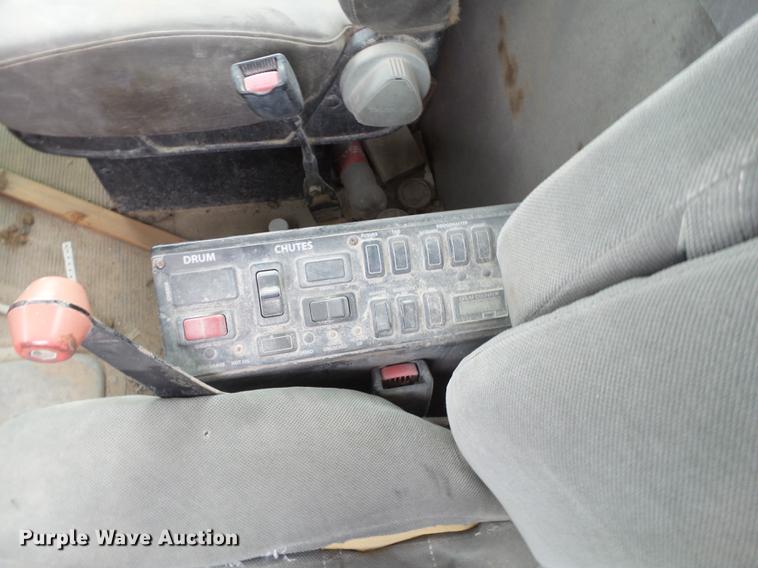 image for item EI9685 2007 Peterbilt 357 ready mix truck