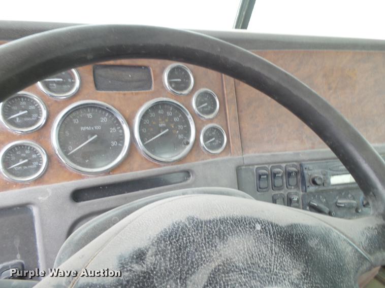 image for item EI9685 2007 Peterbilt 357 ready mix truck